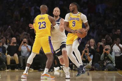 Das erste offizielle Spiel in der NBA-Geschichte, Vater und Sohn erschienen auf derselben Bühne